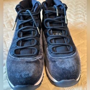 The Women's Air Jordan 11 Retro "Midnight Navy" size 7.5 authentic!